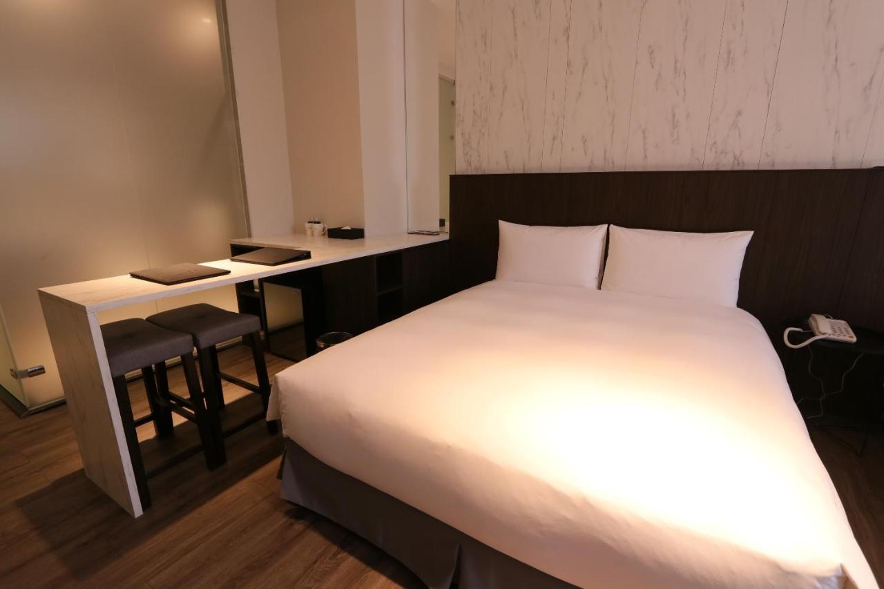 Hotel Hesper Hsr Taichung Room photo