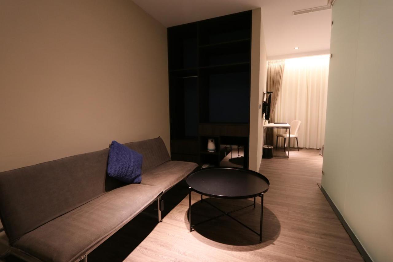Hotel Hesper Hsr Taichung Room photo