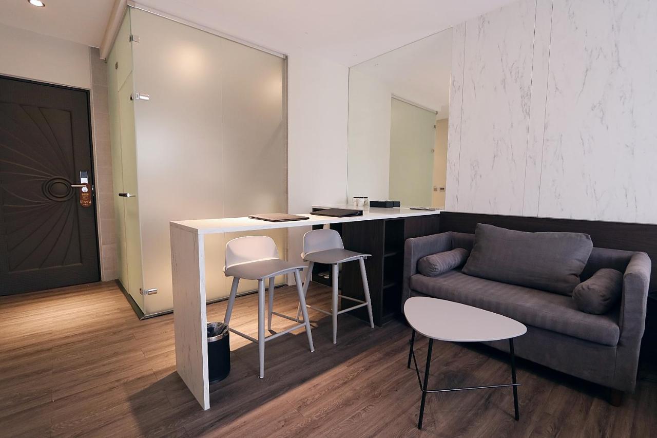 Hotel Hesper Hsr Taichung Exterior photo