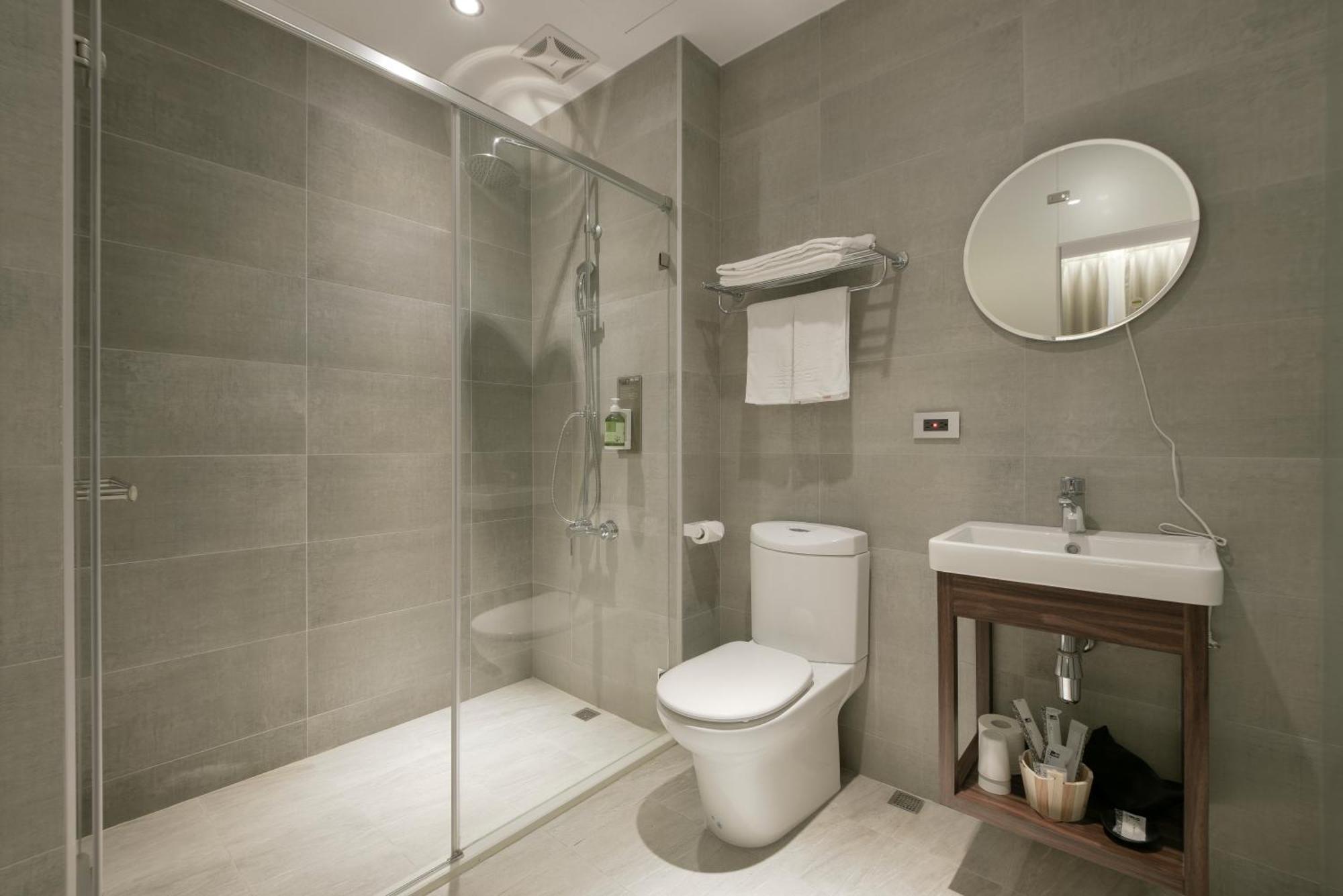 Hotel Hesper Hsr Taichung Exterior photo